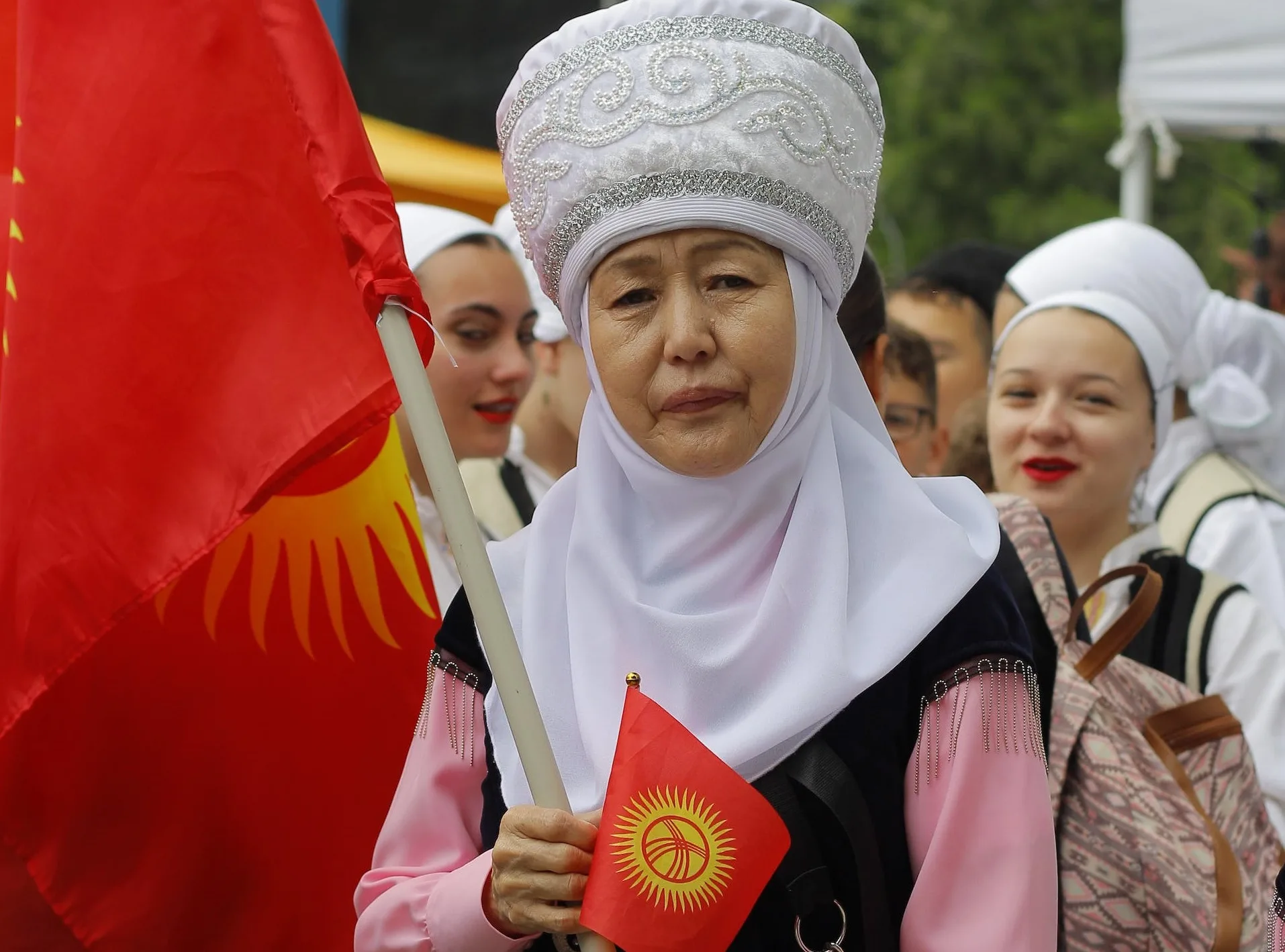 Конституційний суд Киргизстану відновив заборону на використання по матері у документах