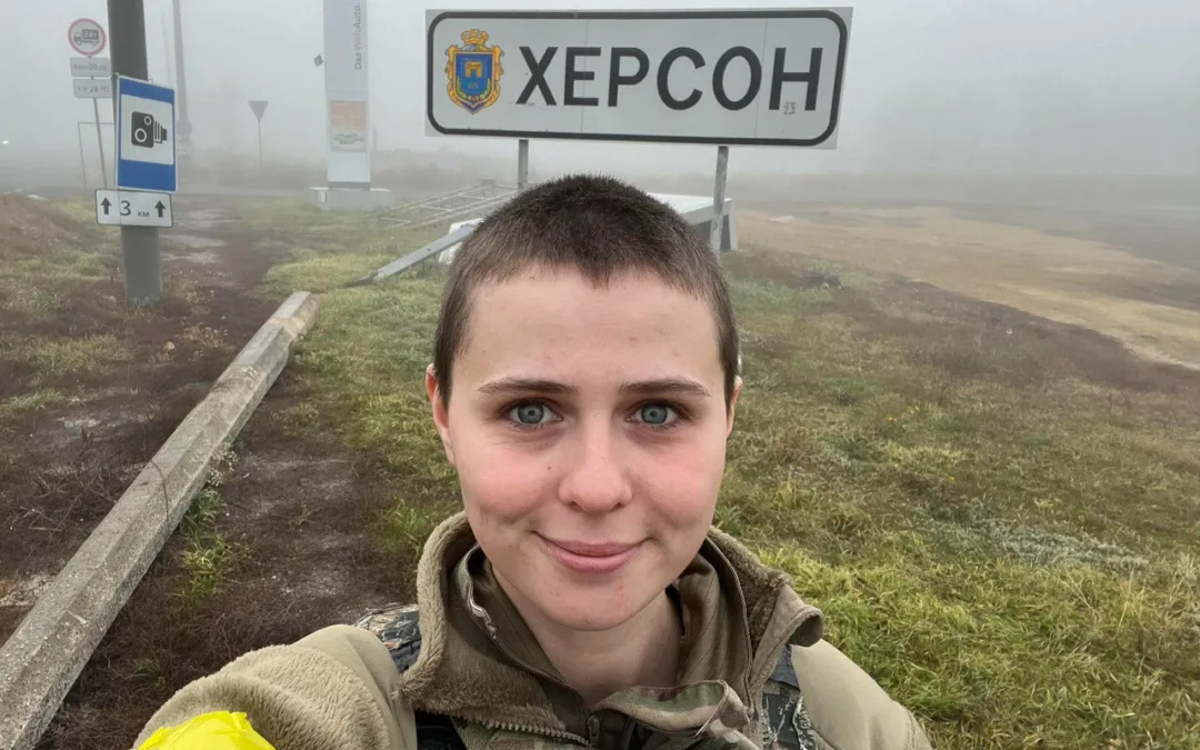 «Чому їй не байдуже»: співачка СТАСІК про повернення на фронт парамедикинею та прийняття війни як нової реальності