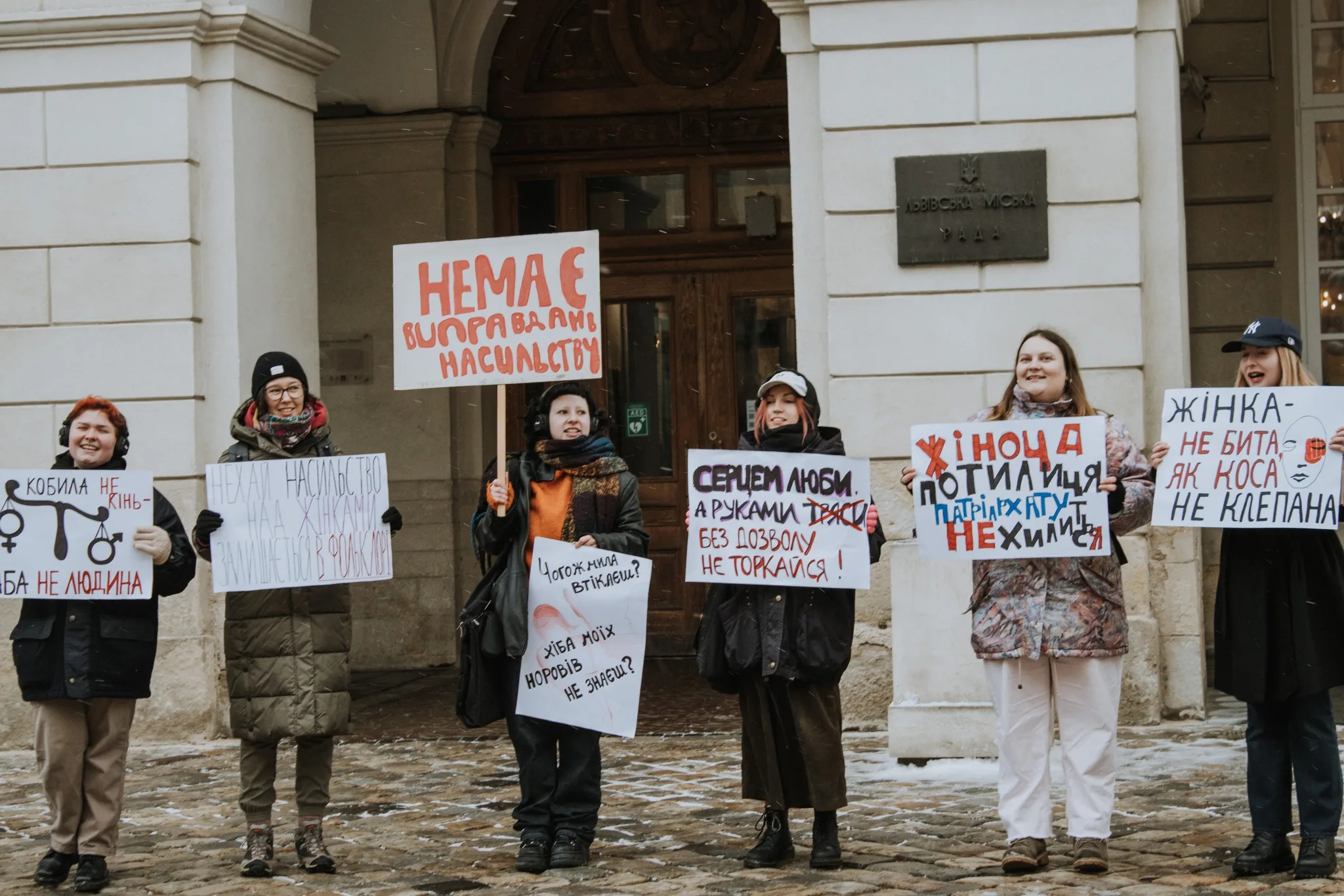 «Хай залишається тільки у фольклорі»: у Львові провели акцію проти насильства над жінками