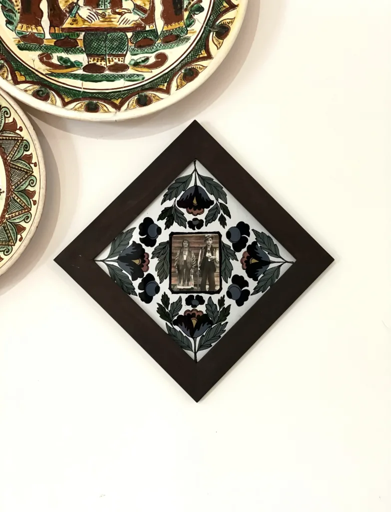 «Людині необов’язково їхати в Карпати, щоб щось купити». Як дві сестри відкрили магазин «Чічка» задля популяризації косівських ремесел