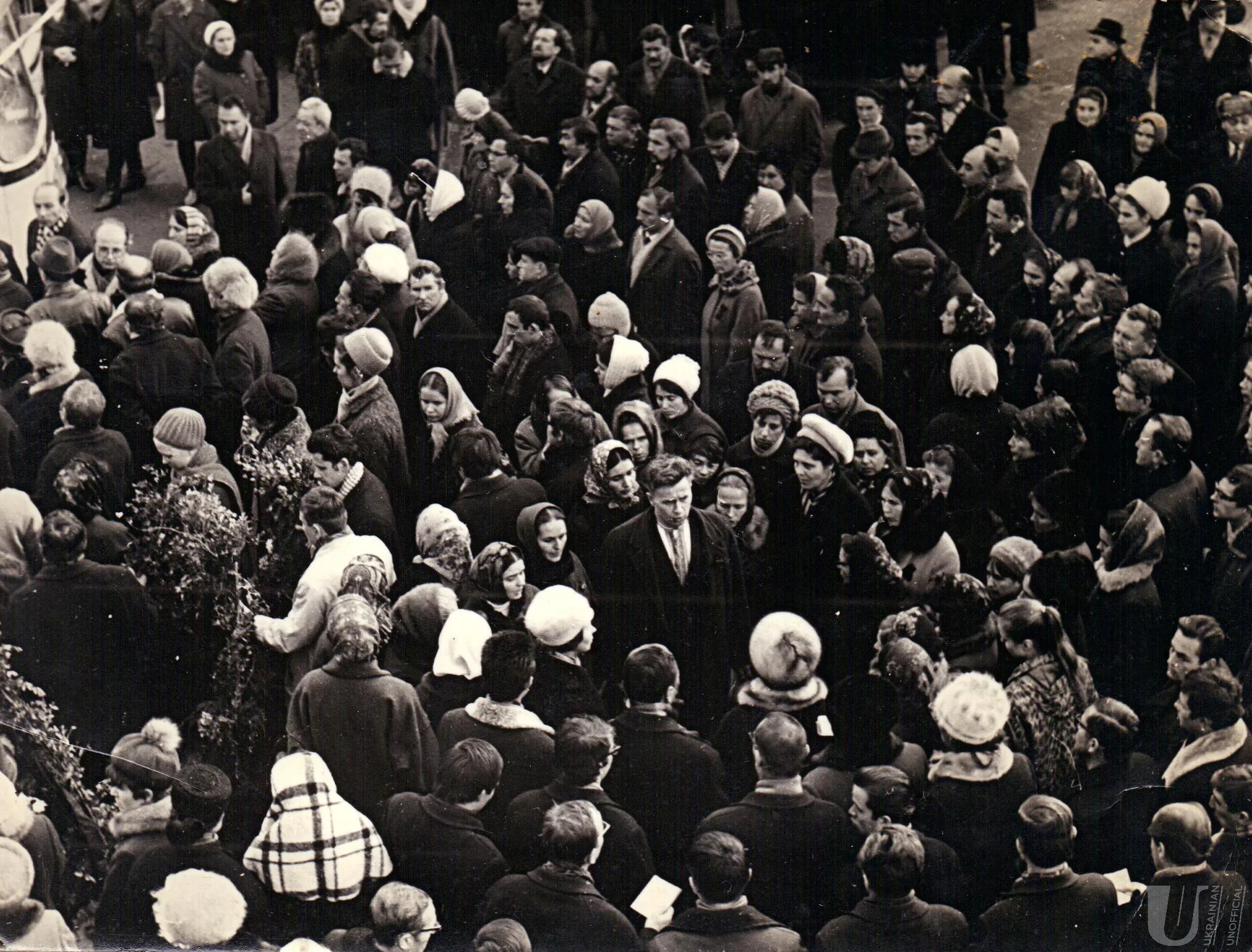 Відверті й сміливі мисткині Клубу творчої молоді: Алла Горська, Галина Севрук і Людмила Семикіна