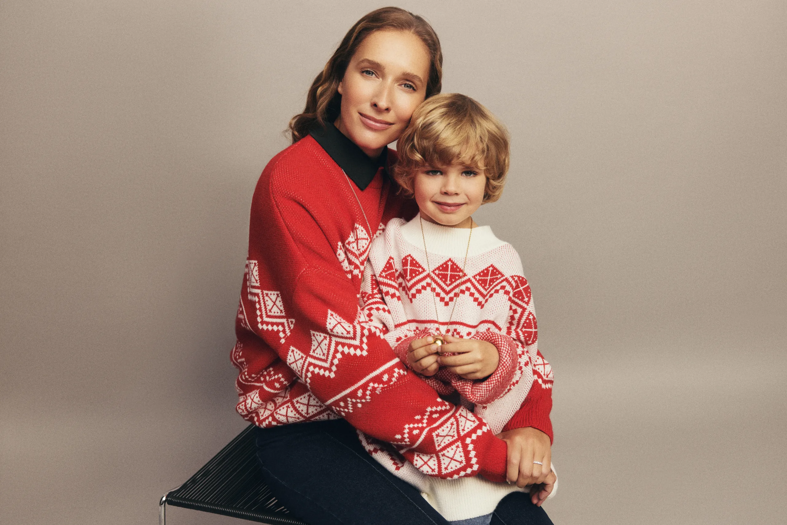 Бренд ONE BY ONE та Фундація Катерини Осадчої випустили благодійну колекцію на підтримку проєкту «Обійми для дитини»