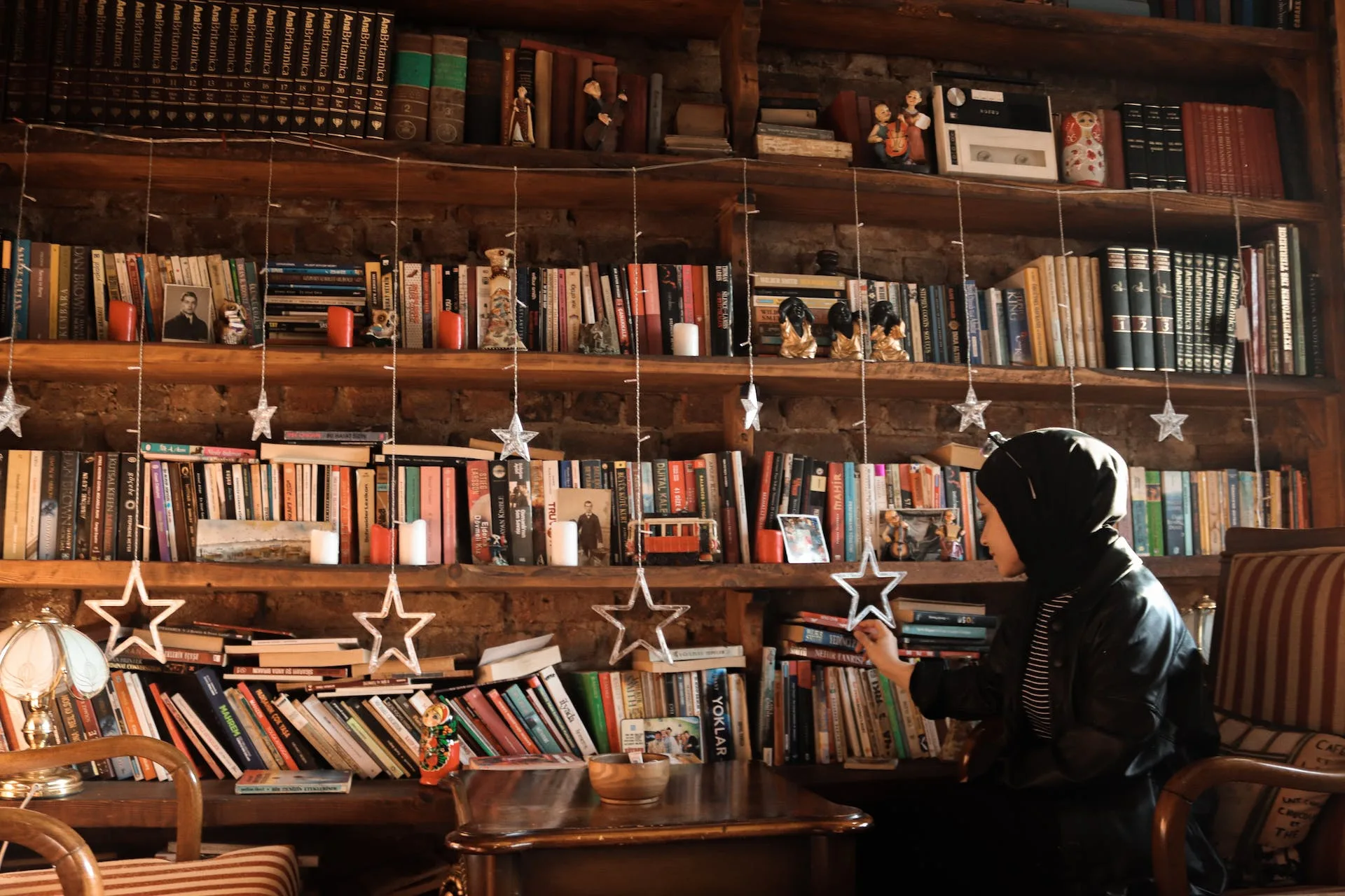 В Ірані закрили книгарню, в якій жінкам дозволили перебувати без хіджабів