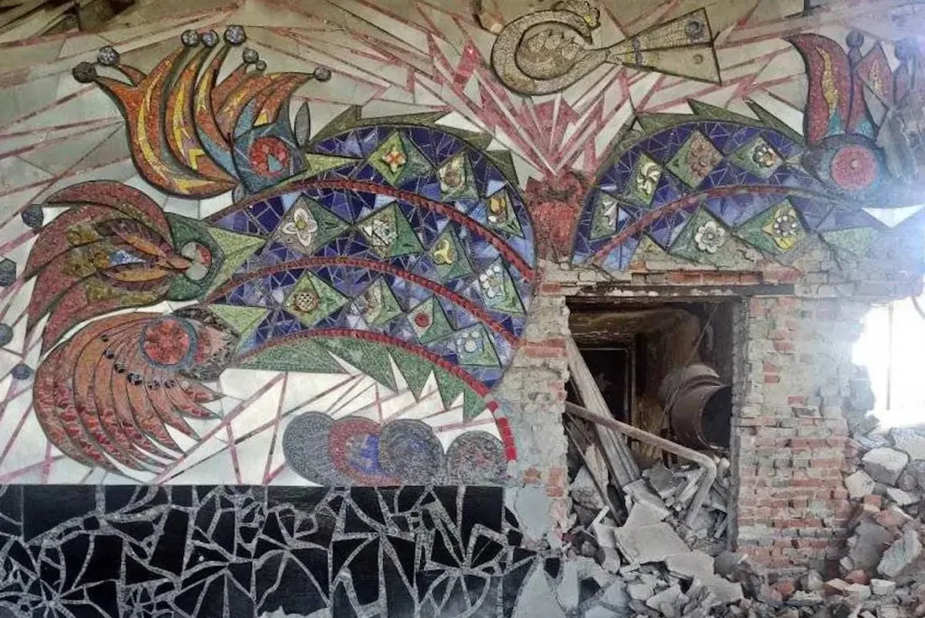 Відверті й сміливі мисткині Клубу творчої молоді: Алла Горська, Галина Севрук і Людмила Семикіна