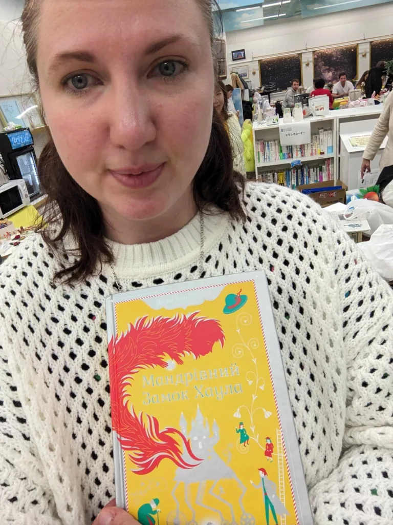 Книжкові волонтерки: Як і для кого жінки відкривають українські бібліотеки за кордоном