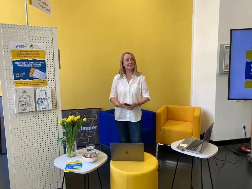 Книжкові волонтерки: Як і для кого жінки відкривають українські бібліотеки за кордоном