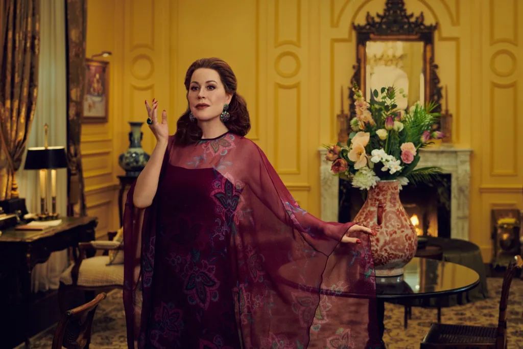 «Капоте проти лебедів»: вийшов трейлер другого сезону серіалу «Ворожнеча» про світських левиць 1970-х років