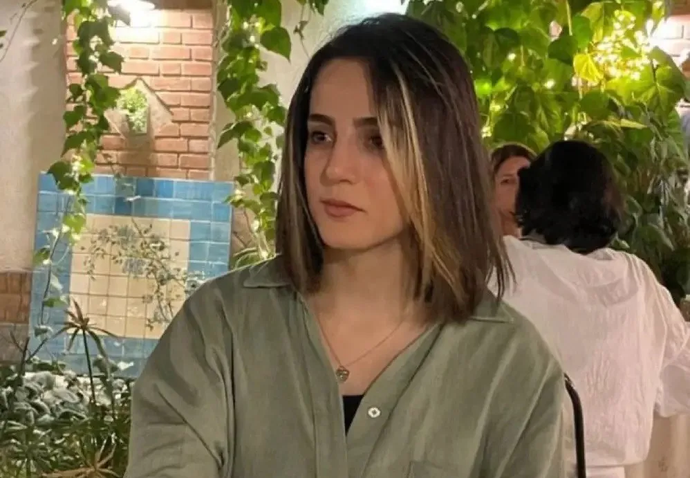 В Ірані жінку 74 рази побили батогом за фото без хіджаба