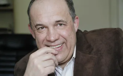 «Я проти того, щоб всі мали права, особливо жінки». Студентки Інституту журналістики вимагають звільнити професора Василенка за сексизм