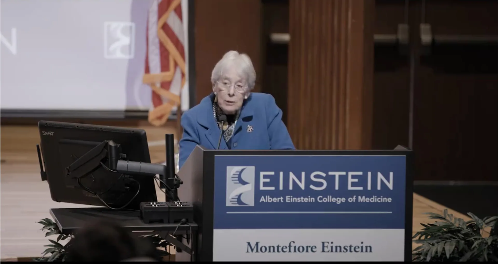 Американська професорка пожертвувала $1 мільярд на безплатне навчання для студентства у Медичному коледжі імені Айнштайна