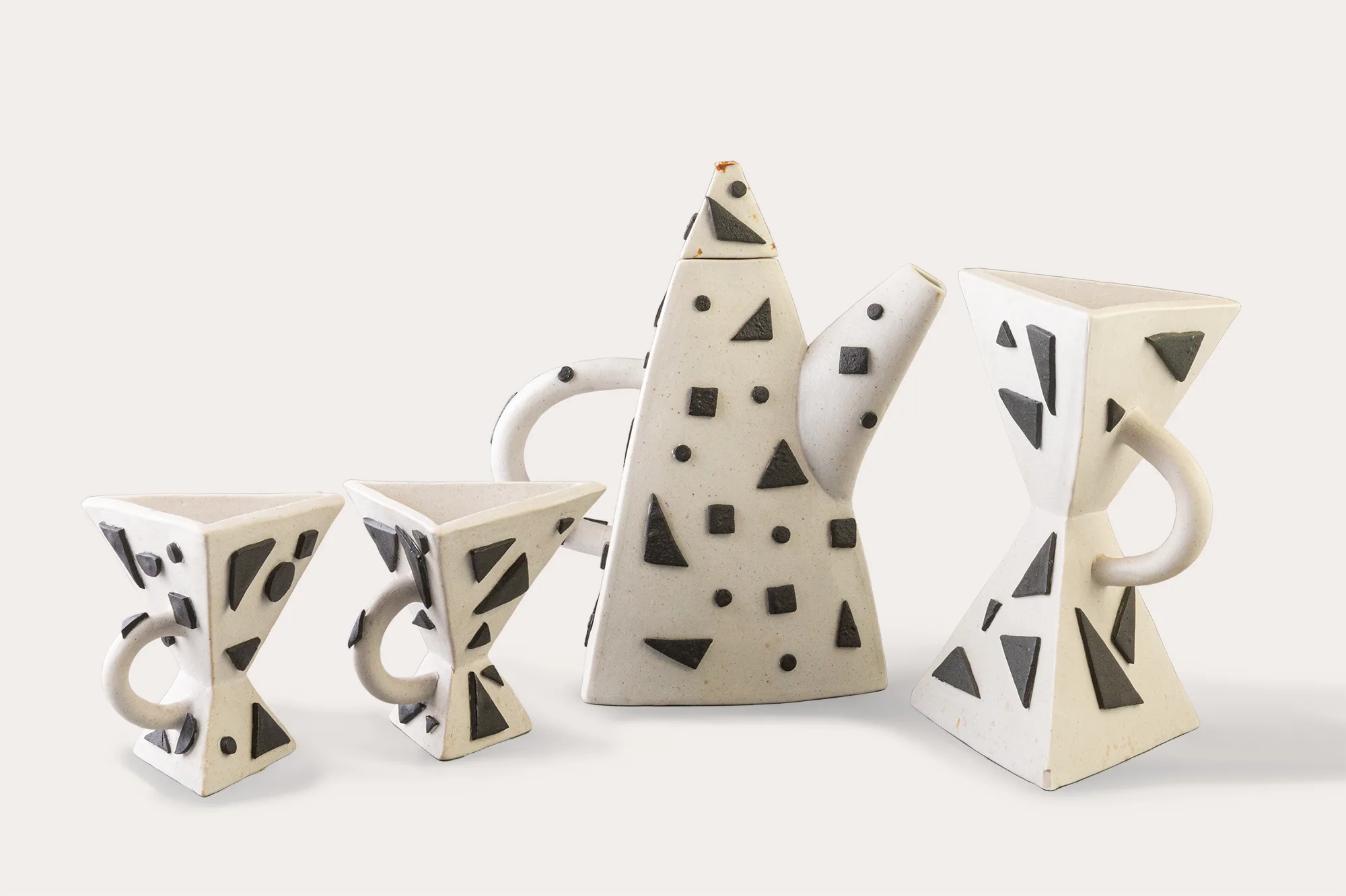 У Києві проведуть ювілейну виставку «Простір любові» художниці-керамістки Неллі Ісупової