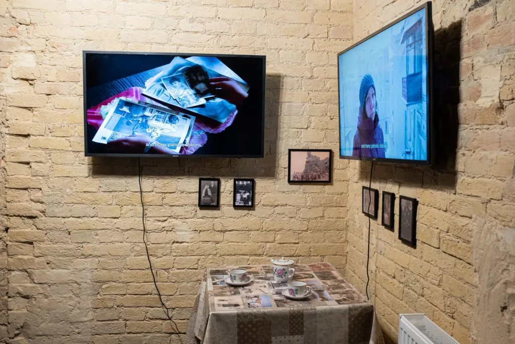 У Києві відкрили виставку «Ломикамінь. Жіночий спротив у Криму»