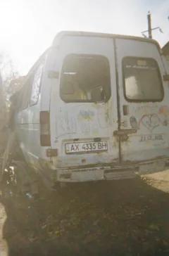 «Кінець війни, перемога і чохол на телефон». Діти з півдня України розповіли про свої мрії у фотопроєкті Behind Blue Eyes