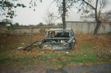 «Кінець війни, перемога і чохол на телефон». Діти з півдня України розповіли про свої мрії у фотопроєкті Behind Blue Eyes