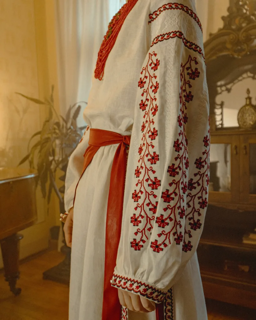 Бренд Motyv випустив нову колекцію вишиванок, присвячену Лесі Українці 