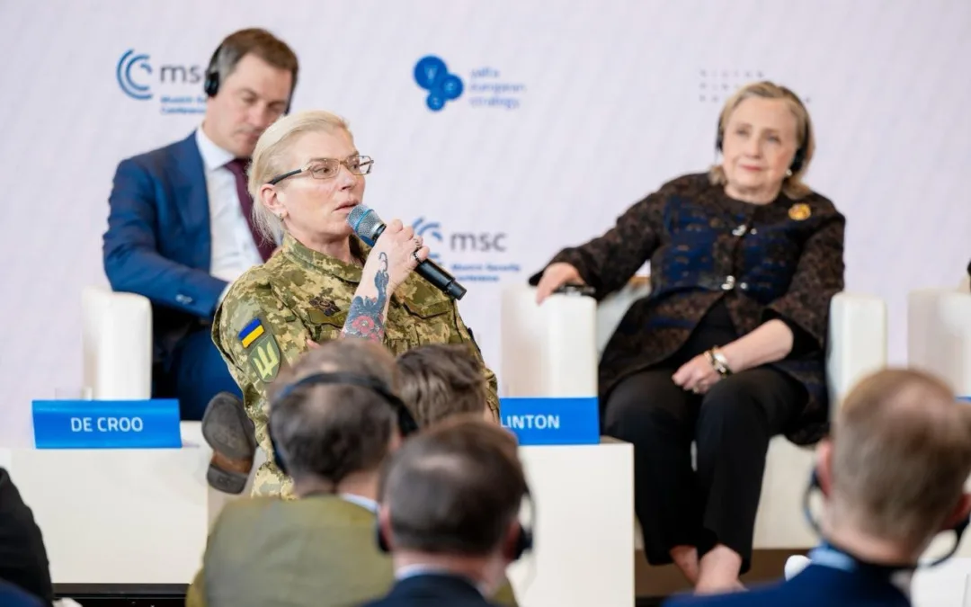 «Війна — ненаситна сука». Потужна промова парамедикині Юлії «Тайри» Паєвської в Мюнхені