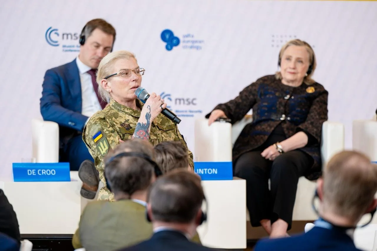 «Війна — ненаситна сука». Потужна промова парамедикині Юлії «Тайри» Паєвської в Мюнхені