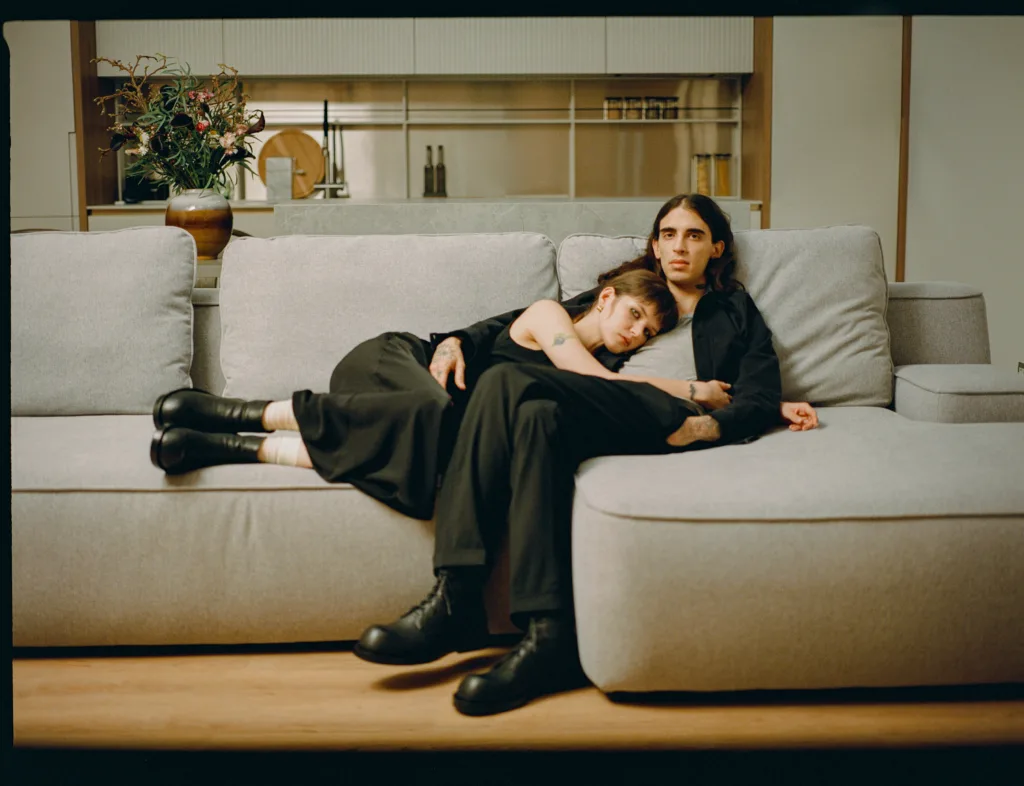 Бренд HVÓYA випустив колекцію унісекс-взуття Twain