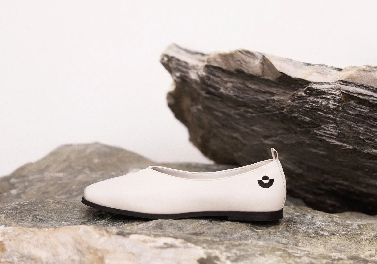 Бренд byMe відмовився від натуральної шкіри та випустив першу колекцію взуття з екоматеріалу