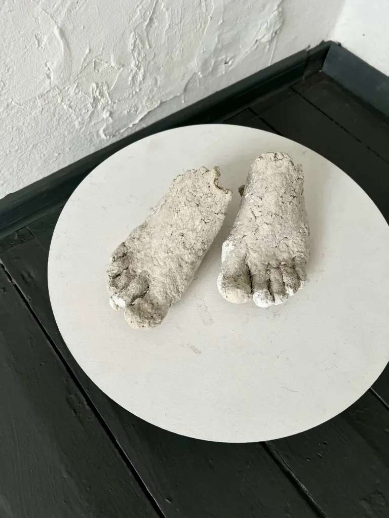 Терапія «Тілом». Рефлексія на виставку Євгенії Григор’ян 