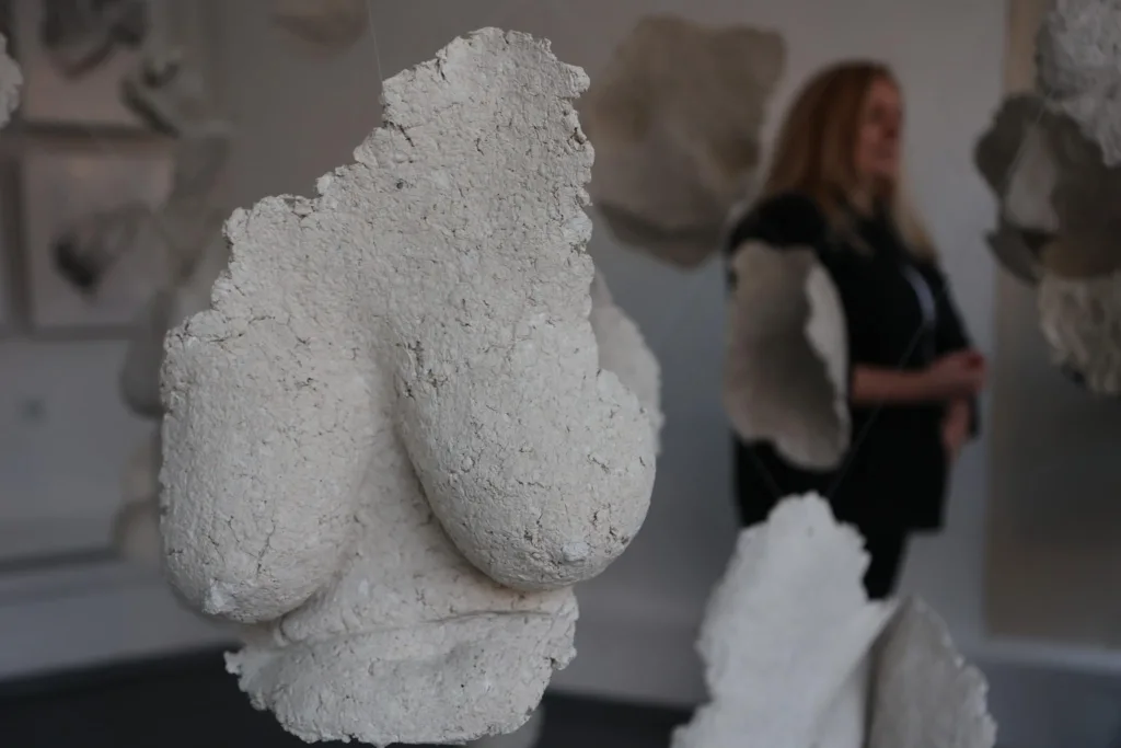 Терапія «Тілом». Рефлексія на виставку Євгенії Григор’ян 