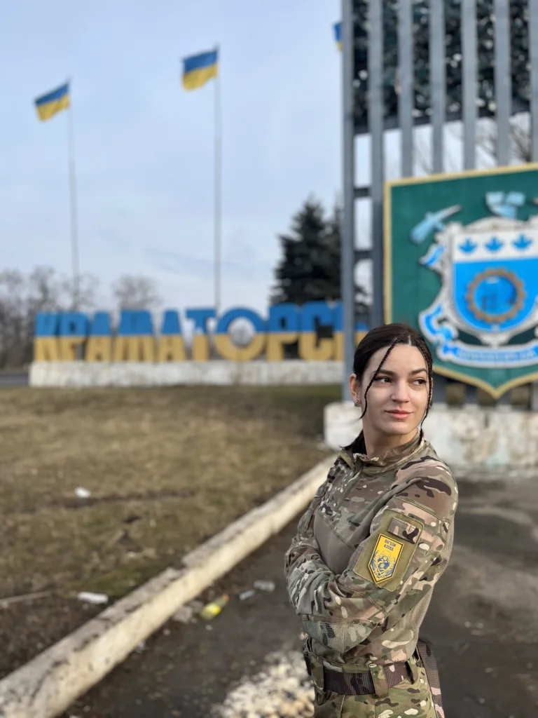 «Обрала службу і ні про що не шкодую». Як бізнес-журналістка стала військовою та працює у патронатній службі «Азову»