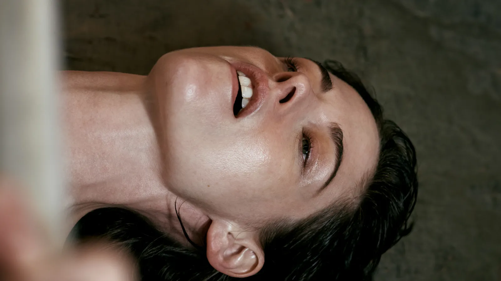 Крістен Стюарт з’явилась на обкладинці Rolling Stone, розкритикувала образ сильних жінок у кіно та розповіла про страх пологів