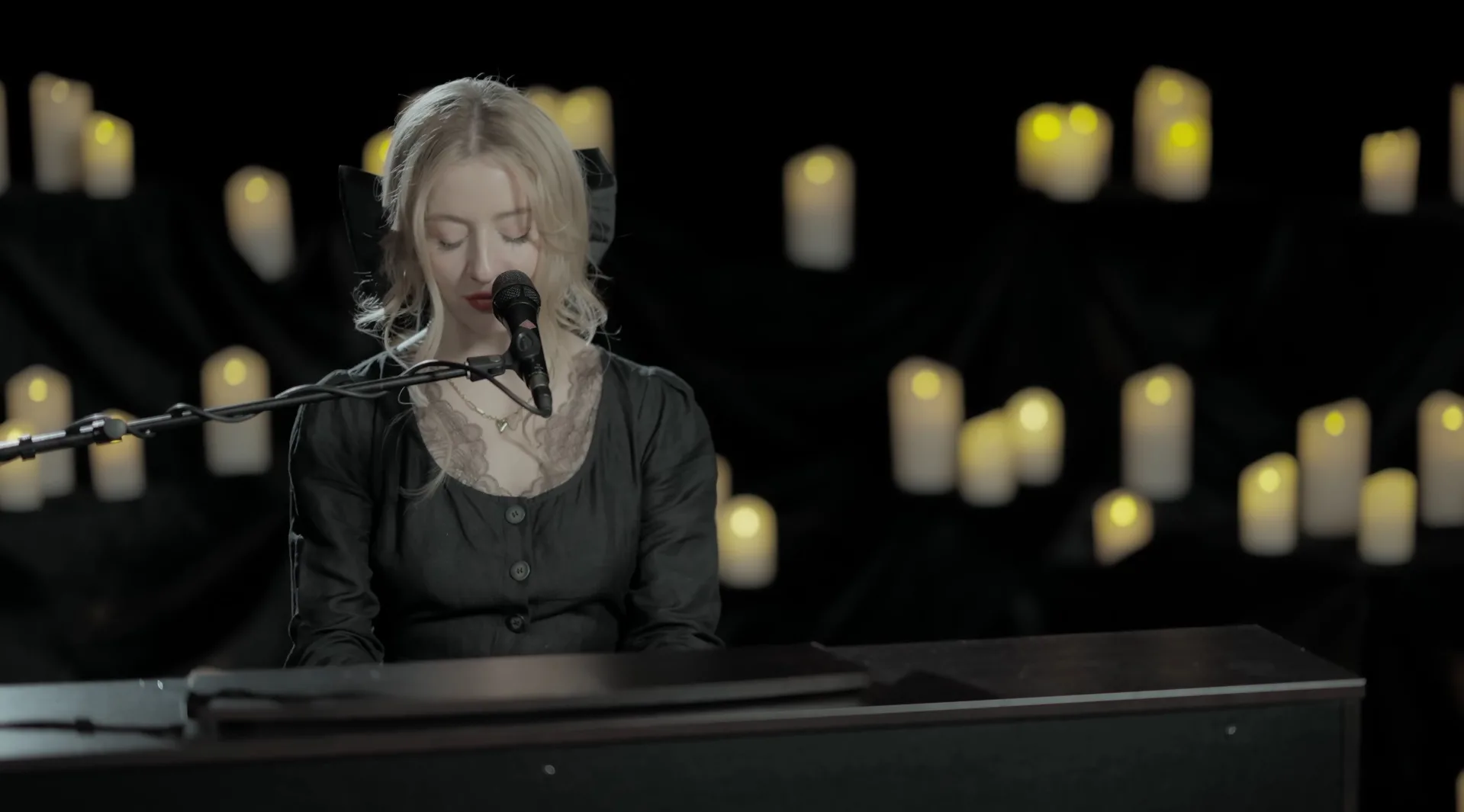 Гурт Vivienne Mort випустив пісню на вірш Максима Кривцова, який загинув на фронті