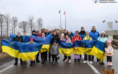До України повернули ще 11 викрадених росією дітей — двох із них зустрічали з бригадою швидкої допомоги