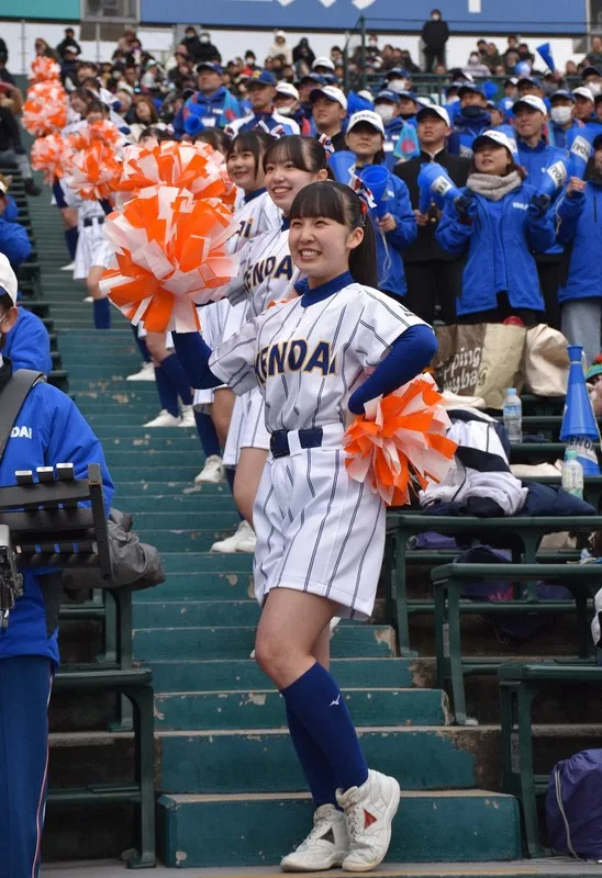 У Японії команди черлідерок вирішили виступати у шортах через фотографування дівчат під спідницями