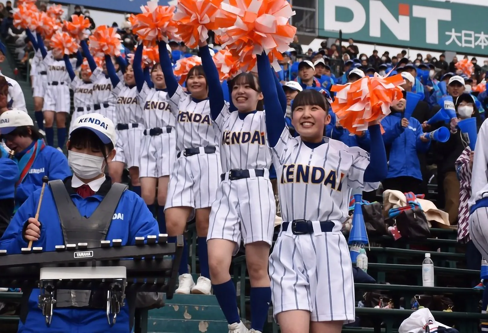 У Японії команди черлідерок вирішили виступати у шортах через фотографування дівчат під спідницями