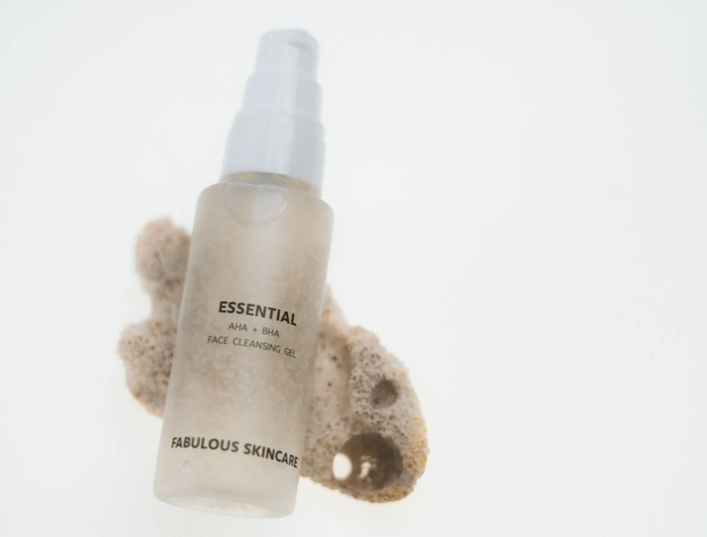 «Я втомилася від того, як жінок виснажує та заганяє в кут вигадана необхідність бути ідеальною». Ольга Музикант про створення Fabulous Skincare та стосунки зі шкірою