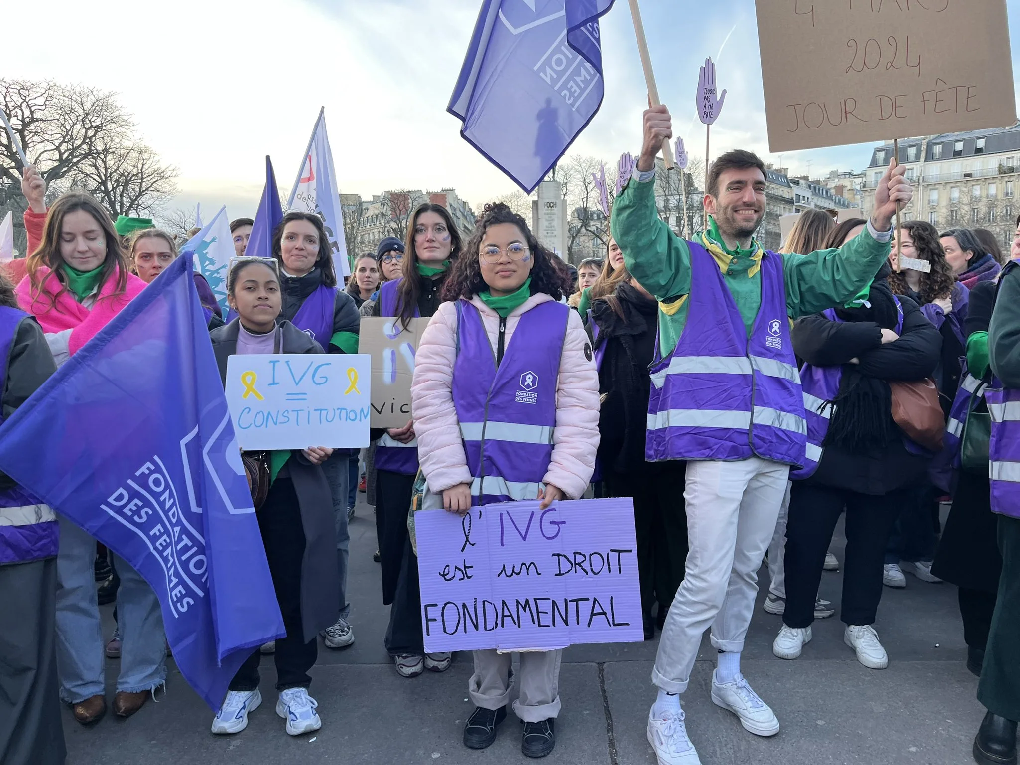 Історичне рішення. У Франції право жінок на аборт закріпили у Конституції