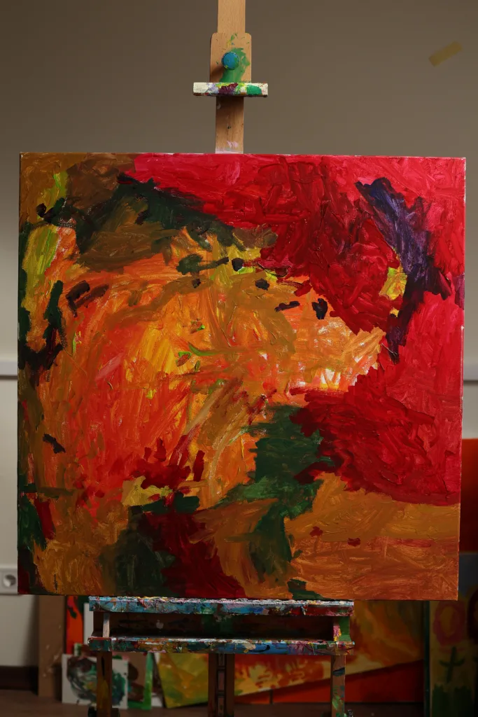 «Я хочу, щоб насамперед бачили творчість людини, а потім дізнавалися, що в неї синдром Дауна». Як працює інклюзивна студія українських митців артбрюту