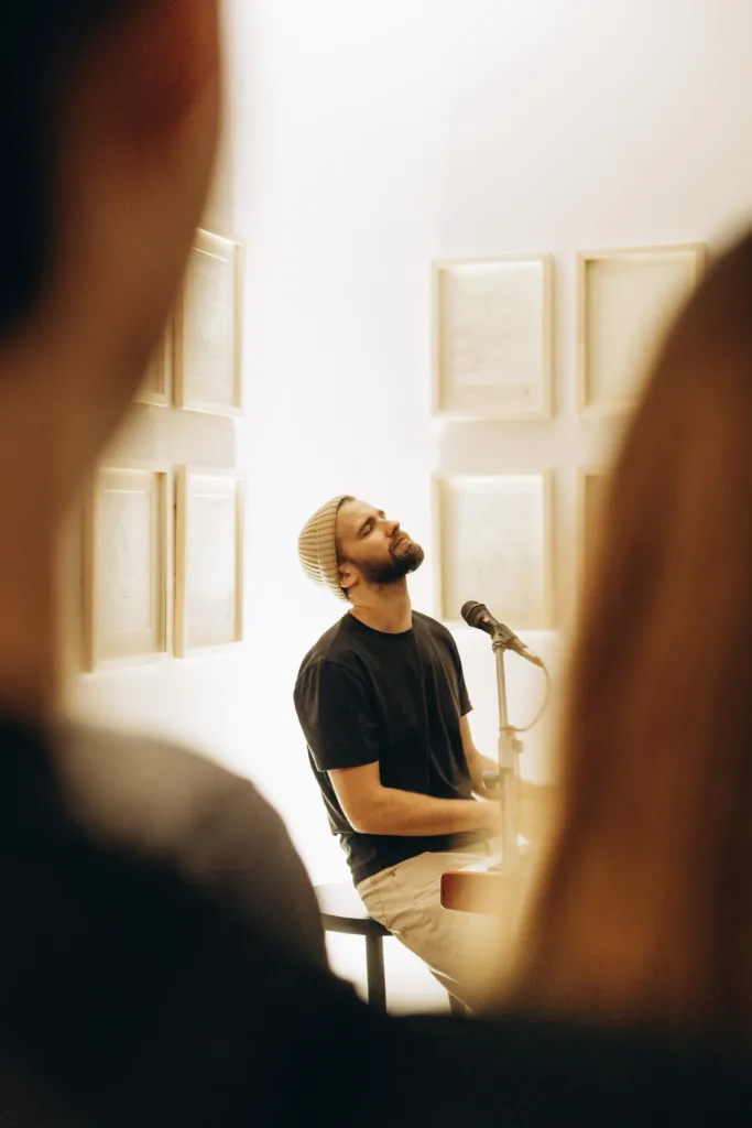 Tember Blanche та Макс Пташник випустили спільний сингл «В одній кімнаті»