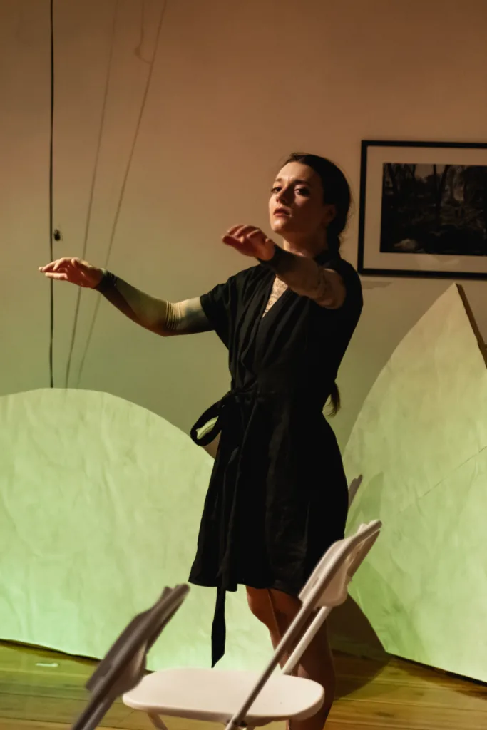 Фотовиставка та доку-театральний перформанс: у Нью-Йорку стартував мистецький проєкт про Маріуполь