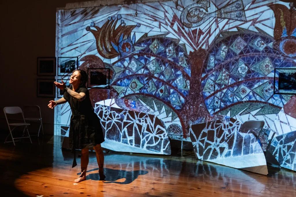 Фотовиставка та доку-театральний перформанс: у Нью-Йорку стартував мистецький проєкт про Маріуполь