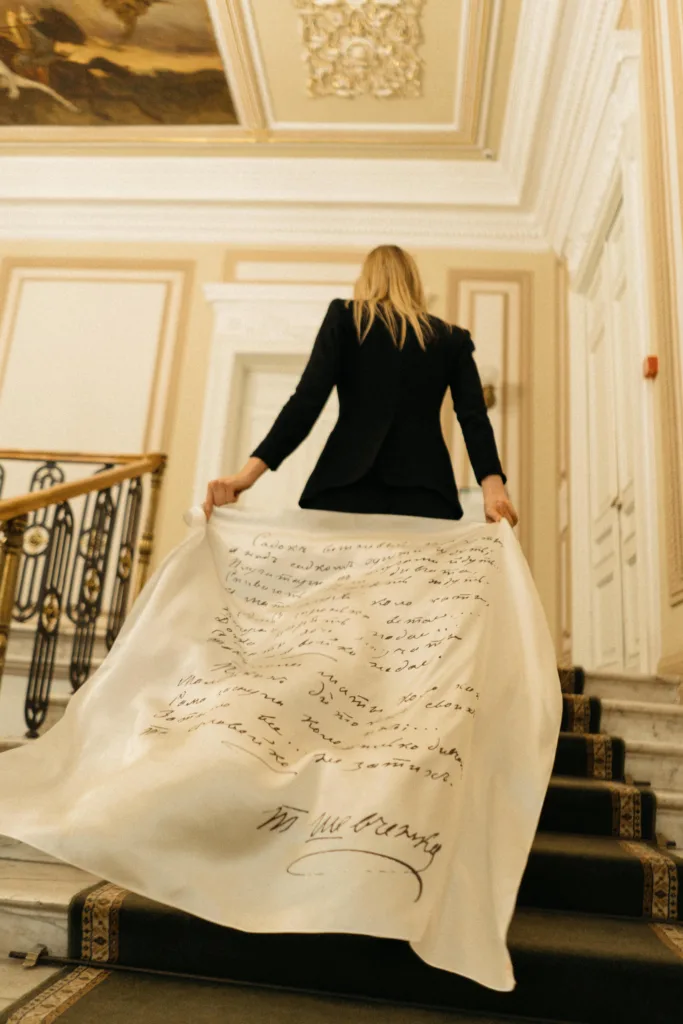 Бренд OLIZ випустив лімітовану колекцію хусток «Шевченко» до 210-річчя видатного поета та художника