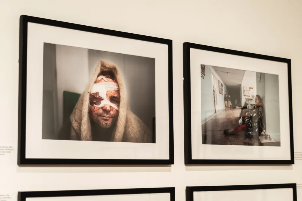 Фотовиставка та доку-театральний перформанс: у Нью-Йорку стартував мистецький проєкт про Маріуполь