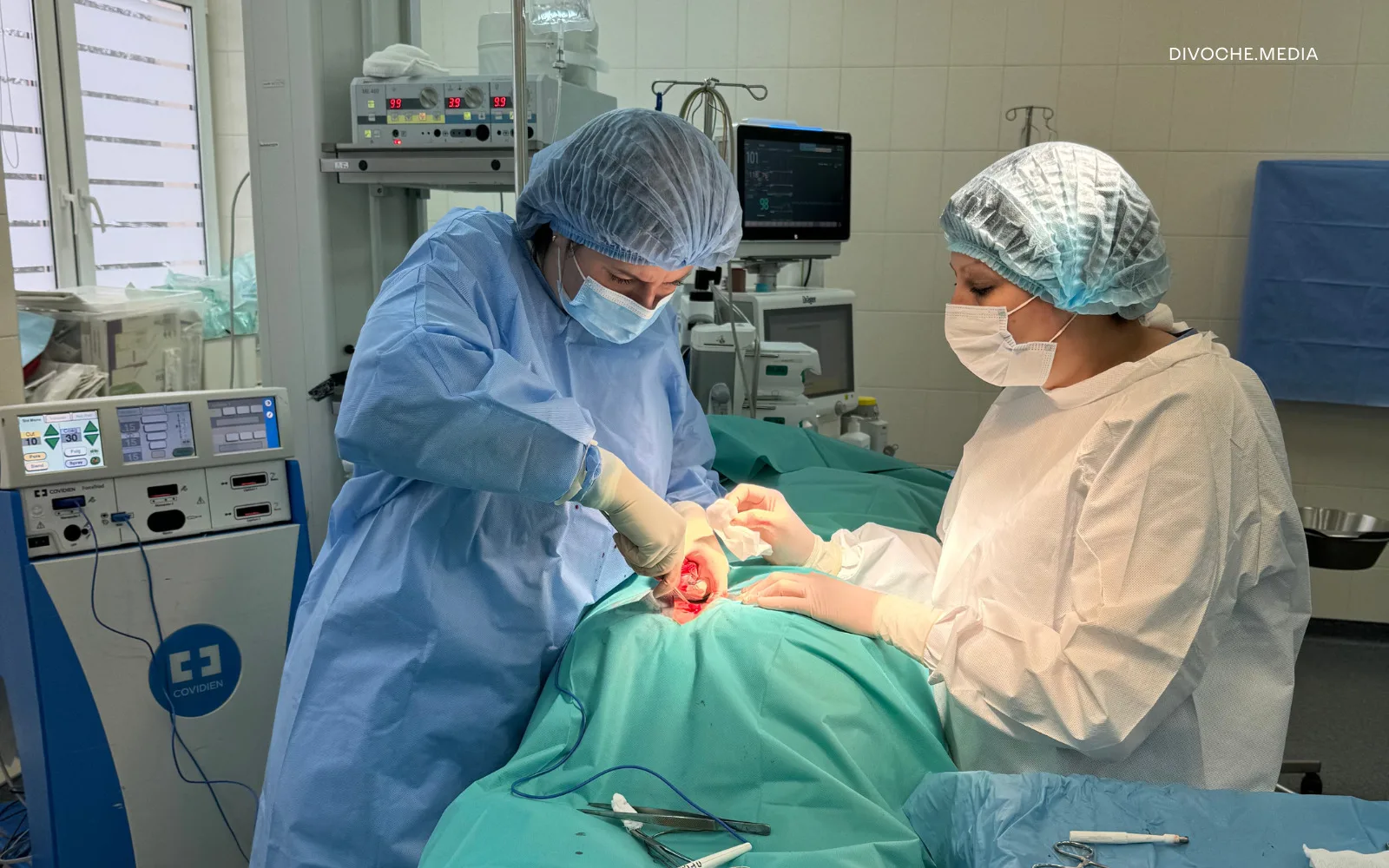 «Хірургічні спеціальності — для хлопців, а дівчатам най буде терапія»: Як українські хірургині виборюють собі місце в операційній