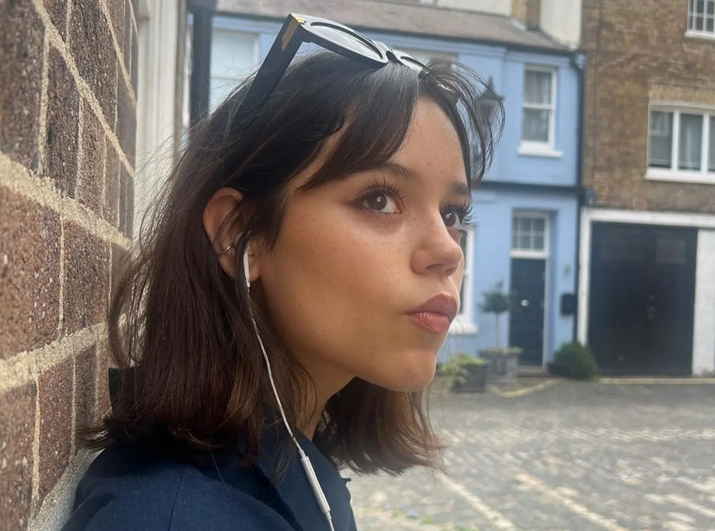 Facebook та Instagram рекламували ШІ-застосунок для «роздягання» жінок, що використовував фото Дженни Ортеги