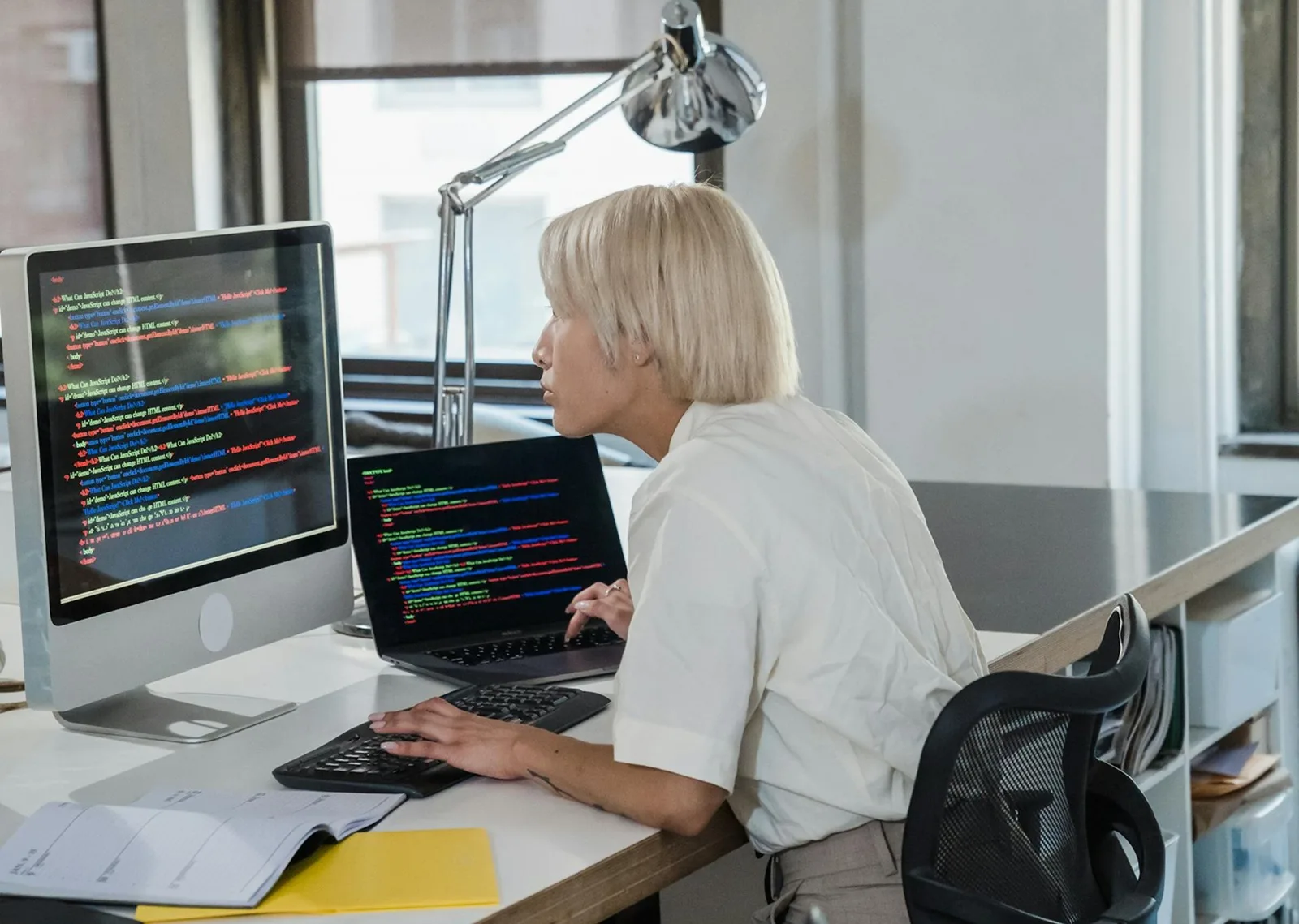 Жінки в українському IT: понад 60% не займаються програмуванням, а більш як третина незадоволені зарплатою — опитування