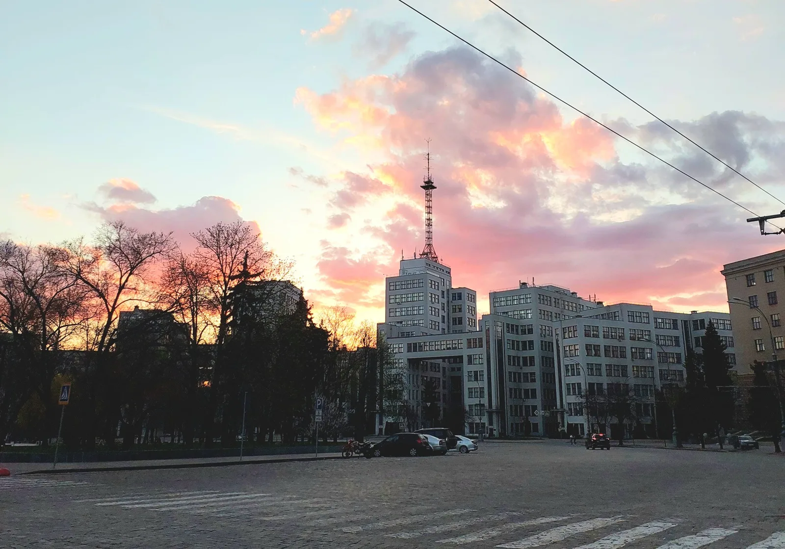 У місті літають КАБи і метелики