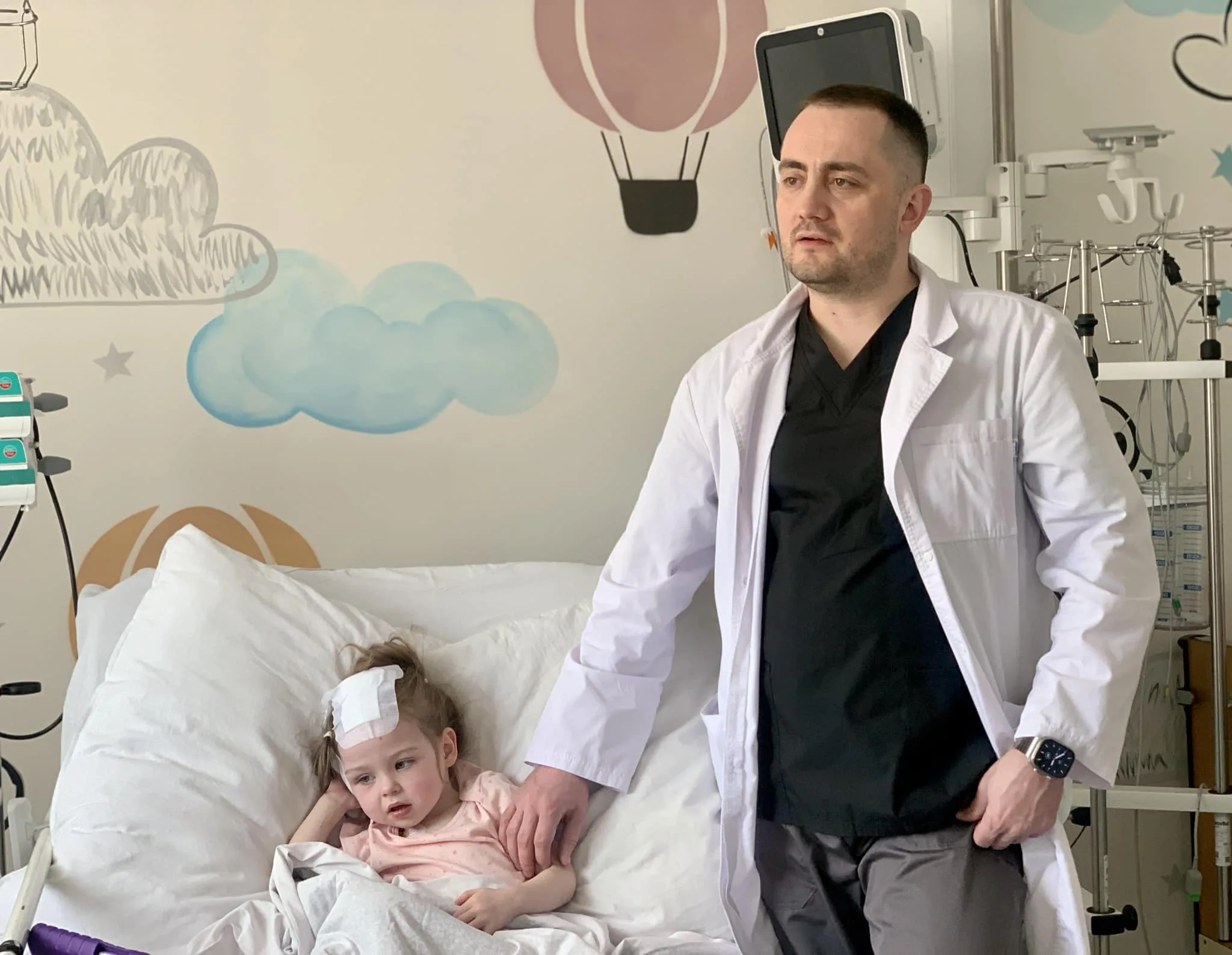 Львівські нейрохірурги зробили складну операцію на мозку чотирирічній дівчинці з Північної Ірландії