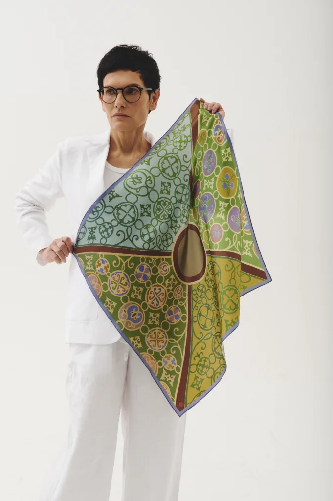 Бренд OLIZ створив колекцію шовкових хусток, присвячену Софійському собору та Київській Оранті