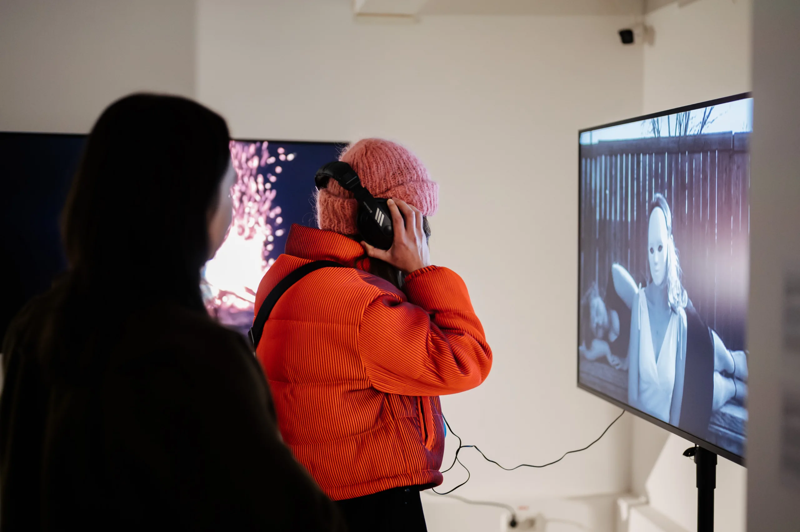 В Івано-Франківську відкриється виставка-ретроспектива жіночого відеоарту «Приходять і відходять»