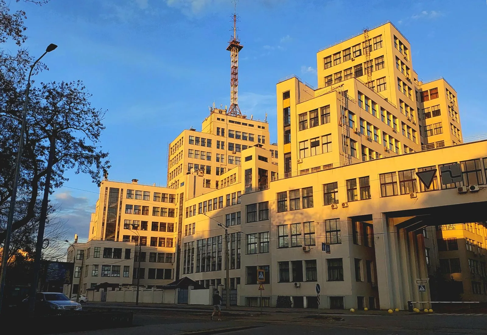 У місті літають КАБи і метелики