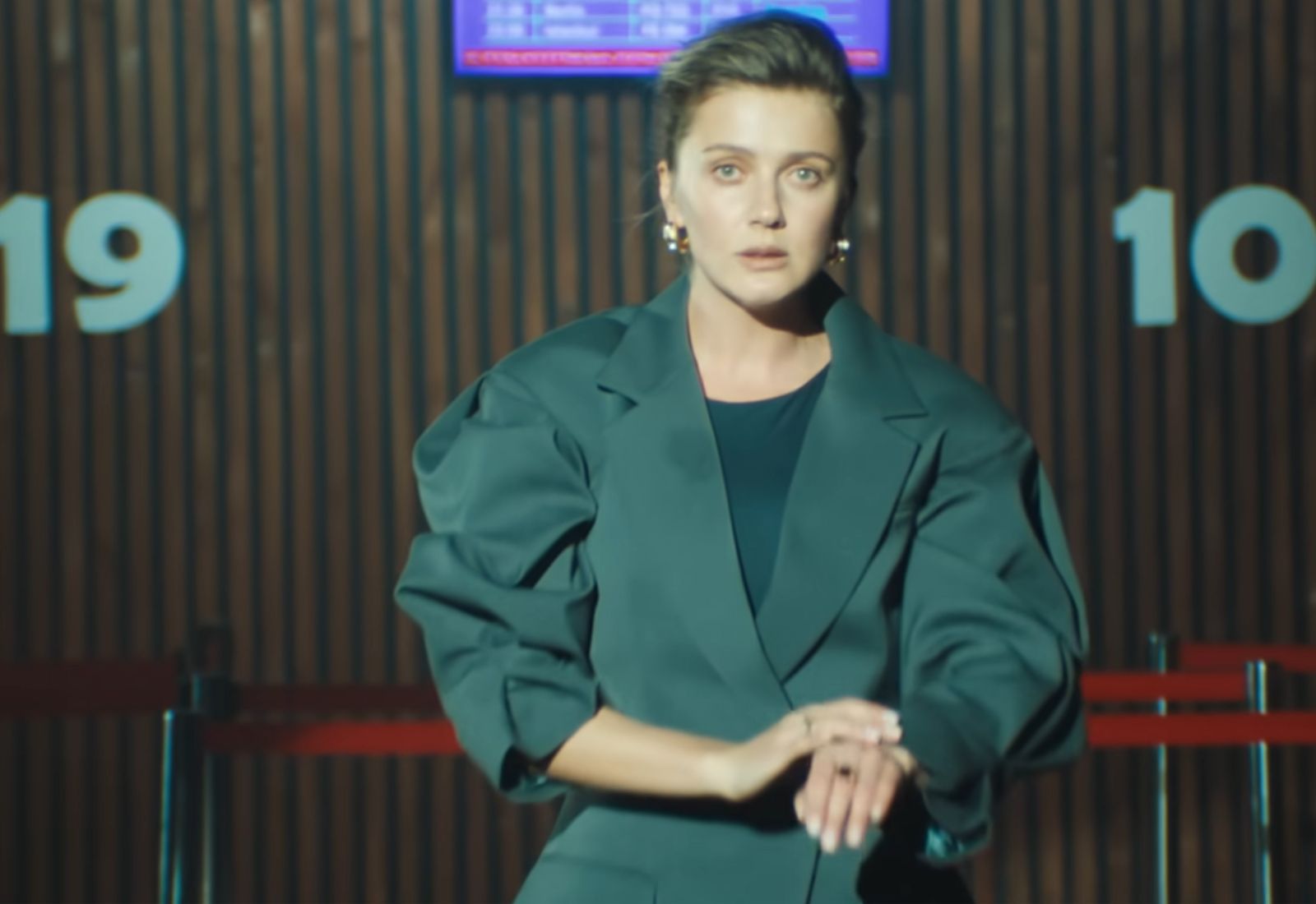 KOLA випустила іронічну пісню-рефлексію про відсутність батька в її житті