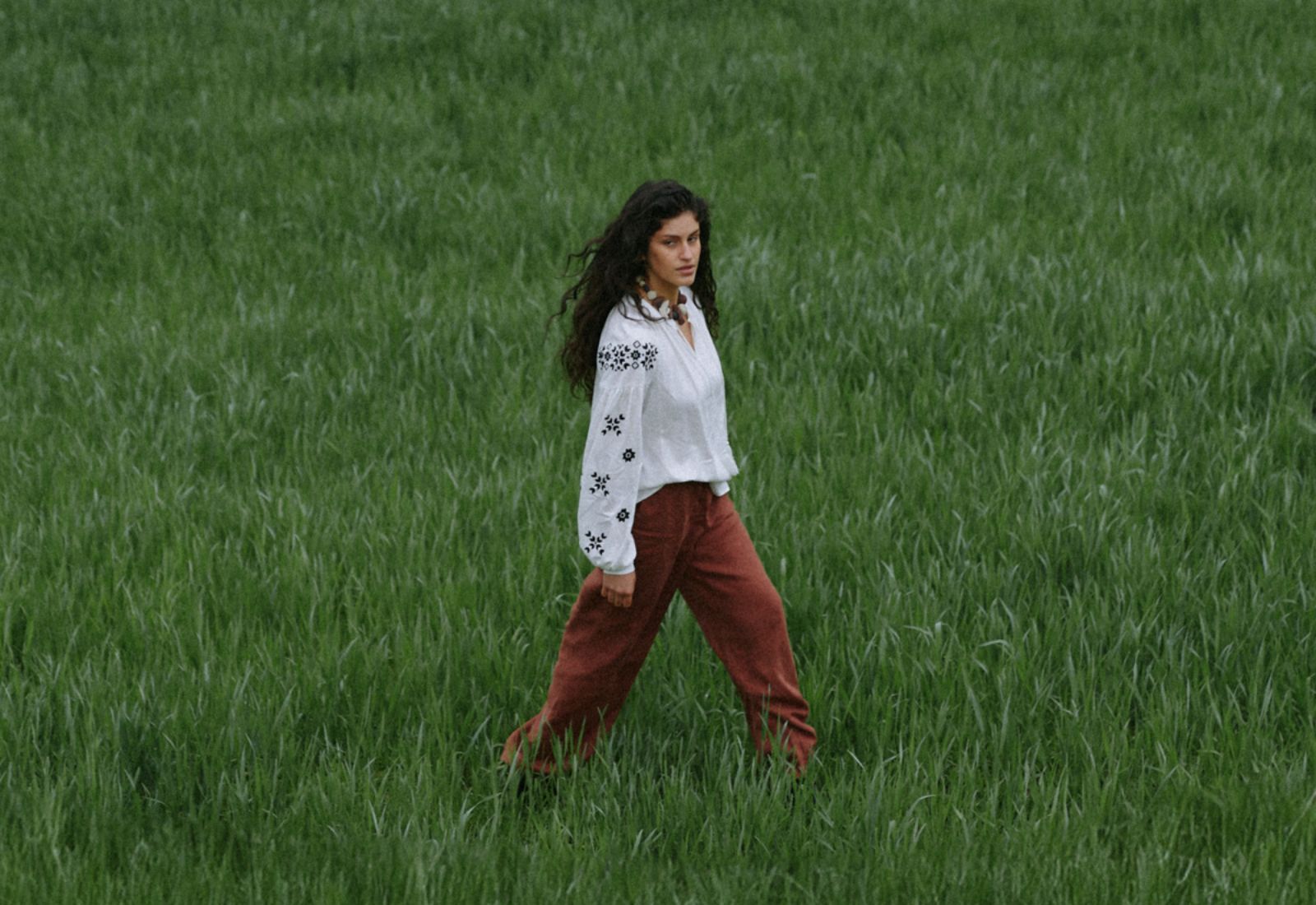 MustHave випустив колекцію вишиванок «Квіти України»