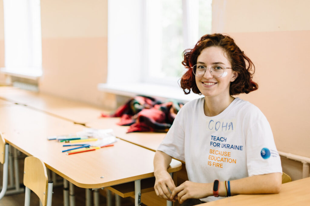 «Задавала розробити біо профілю в інстаграмі письменника, якого вивчали». Історії жінок, які змінили фах під час війни та поїхали вчителювати